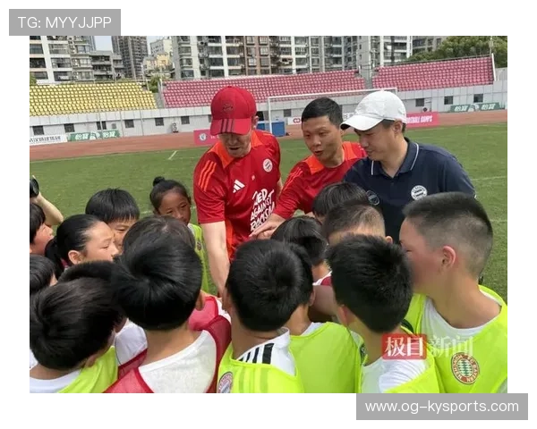 足球联赛在青训扶持中推广俱乐部与社区合作的多方共育模式，俱乐部与中学足球培训合作协议